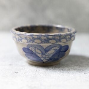 Vintage 1997 BBP Signed Beaumont Brothers Salt Glazed Pottery Bowl Blue Heart 4"